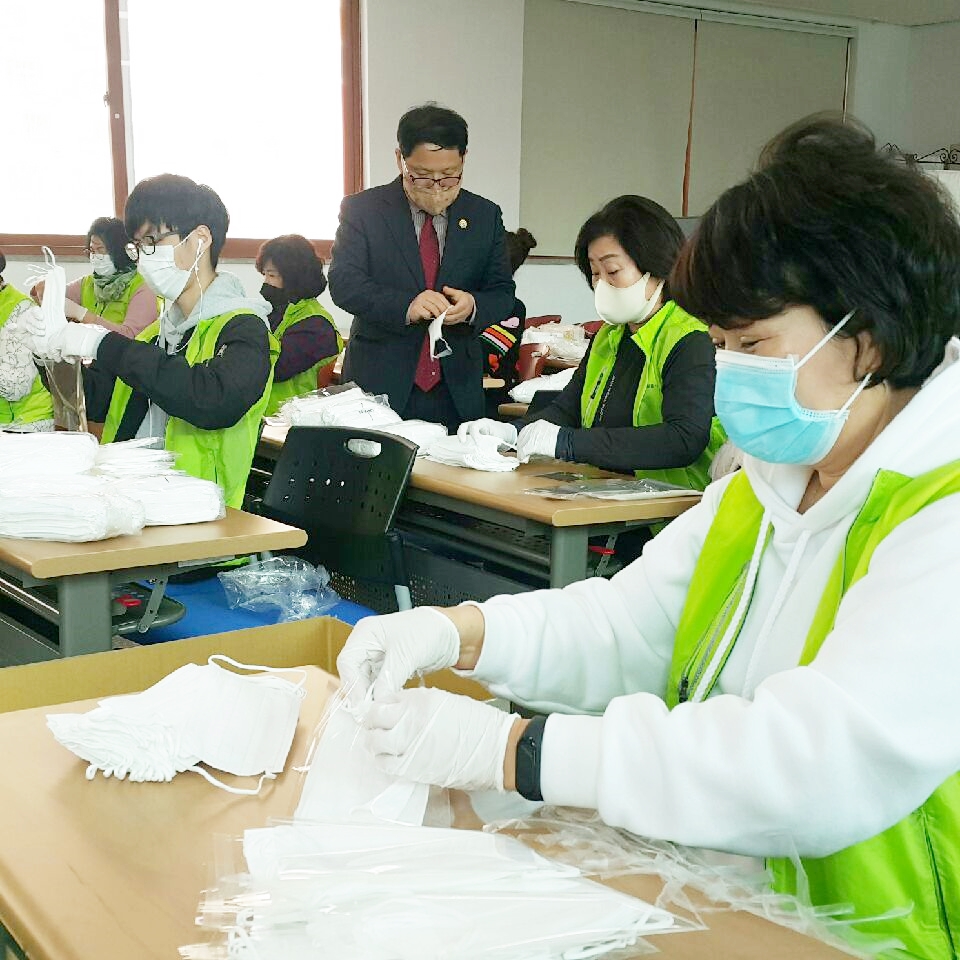 정읍시자원봉사센터, 코로나 19 극복 마스크 포장 봉사활동 펼쳐