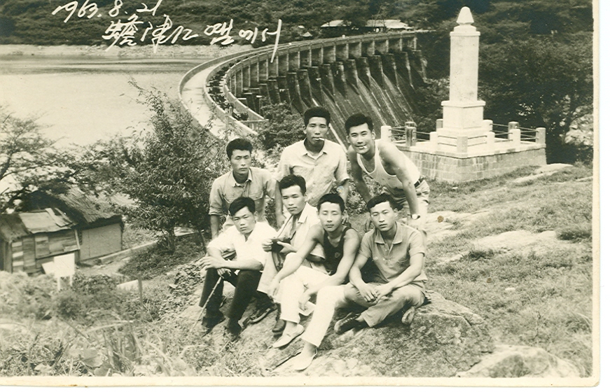 섬진강앞(1963년)