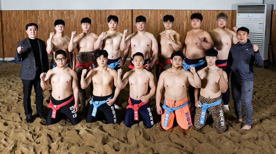 정읍시 단풍미인씨름선수단 단체사진