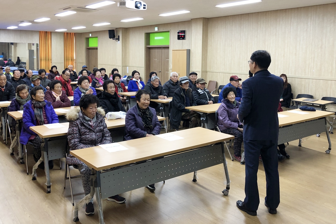 태인면, 노인일자리사업 참여 어르신 안전교육·간담회 가져 (2)