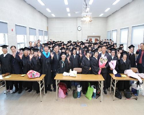 정읍시 노인대학, 제43기 졸업식 성료…100명 어르신 ‘배움의 결실’