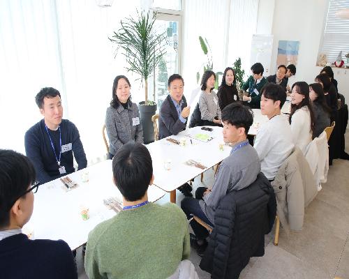 “회의실 대신 카페로” 정읍시, MZ세대 공무원 마음 잡는 ‘소통 행정’