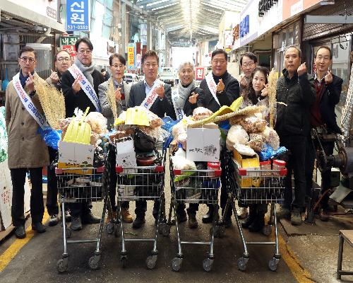 “설 장보기는 전통시장에서”… 정읍시, 민생 현장 살리기 ‘온힘’