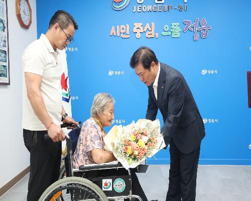 정읍시, 6·25전쟁 영웅 故김민영 상병 유족에 훈장 전수